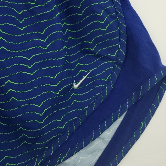 💲Nike womens small blue printed stretch shorts - Picture 4 of 8